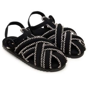 NWT Farm Rio Black Zigzag Fisherman sandal - Size 7